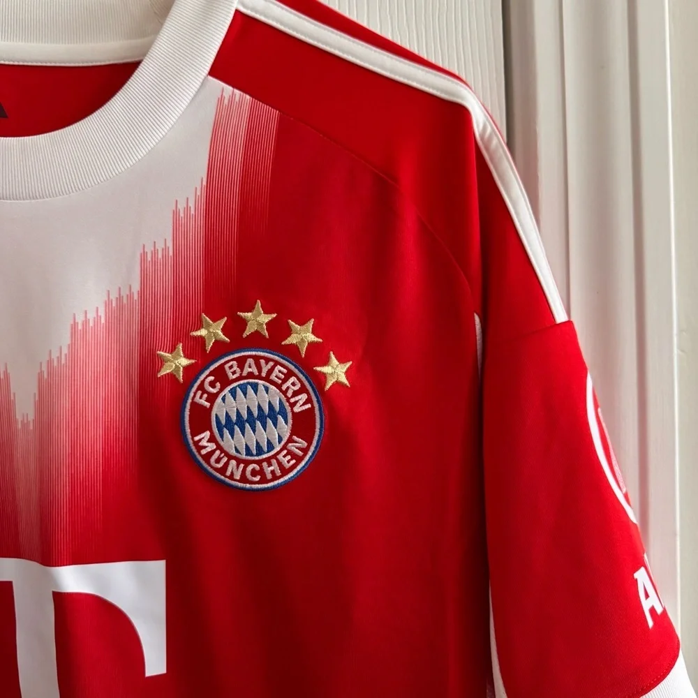 NWT FC Bayern 24/25 Home Authentic Jersey Adidas Bundesliga Size L